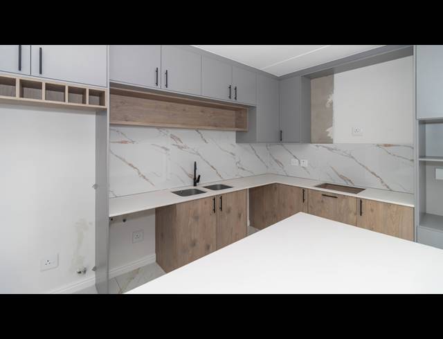 3 BEDROOM APARTMENT FOR SALE IN SANDOWN